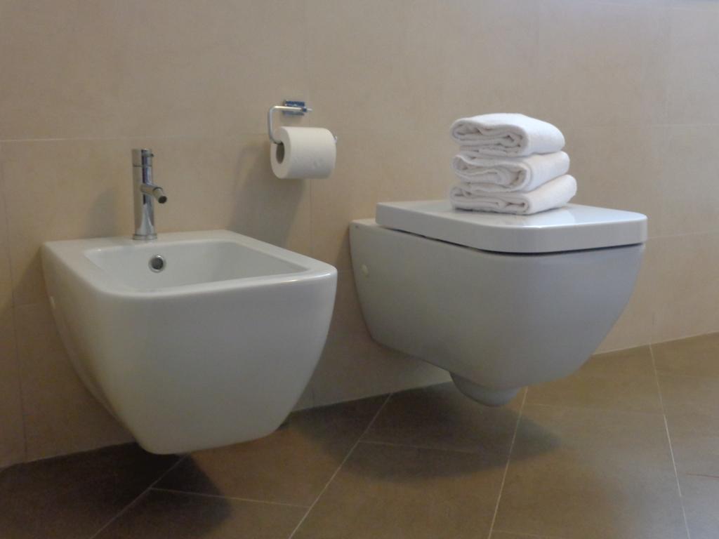 La Casa In Rivalta Villa Verduno Стая снимка